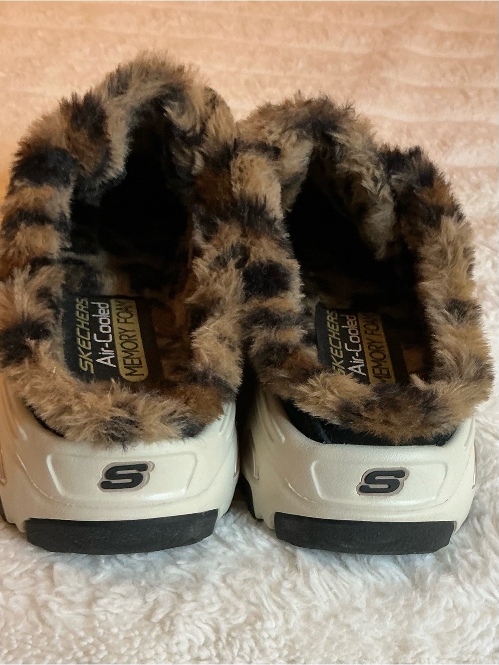SKECHERS D’LITES BLACK LEOPARD FAUX FUR SLIP-ON SNEAKERS(9.5) - Picture 3 of 6
